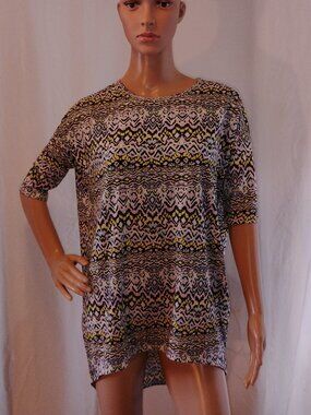 LuLaRoe | Irma Tunic | XS | Pink White Blue & Black Zigzag Print | Used Good